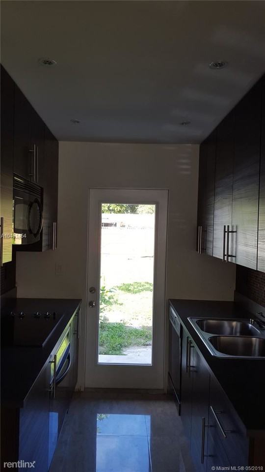 2443 Coolidge St #1 - Photo 2 of 10