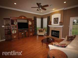 2701 Lynnwood Ct - Photo 3 of 10