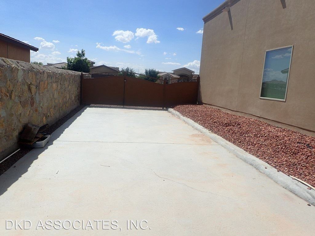 5712 Valley Lilac Ln - Photo 3 of 41