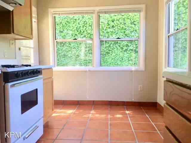 1611 2nd Ave - Photo 3 of 18