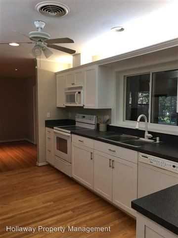 1306 Dillard St - Photo 2 of 22