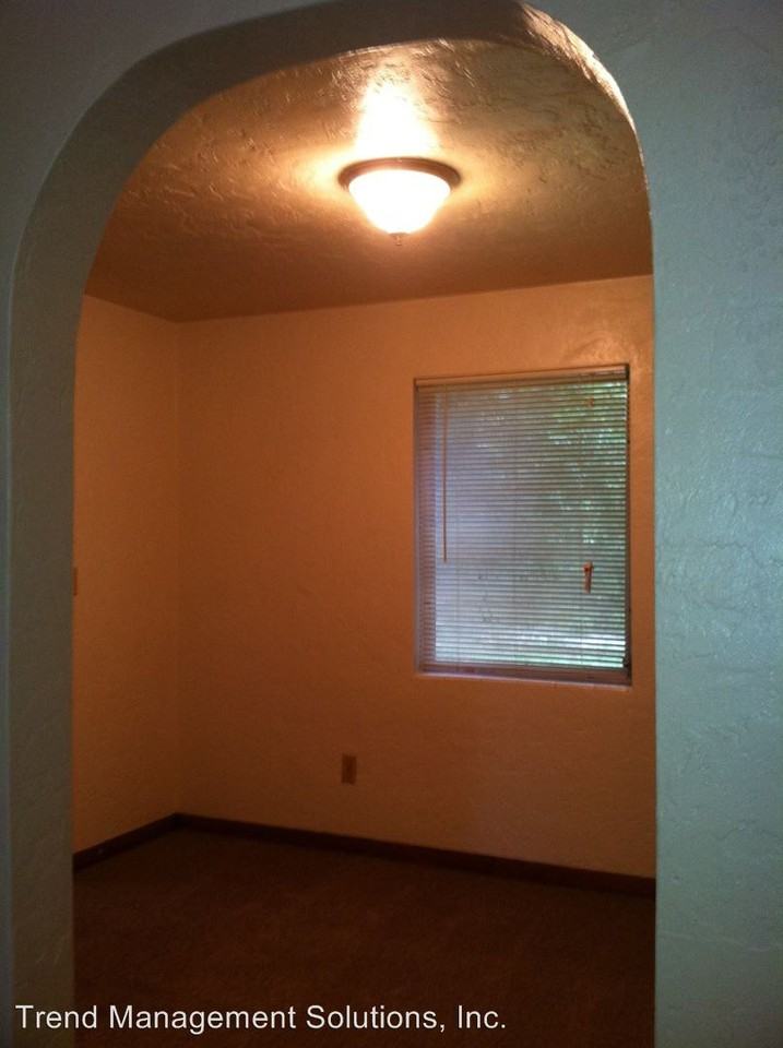 318 NW 13th Ave - Photo 2 of 5