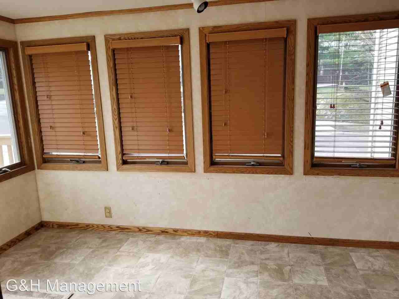 416 3rd St NE - Photo 2 of 5