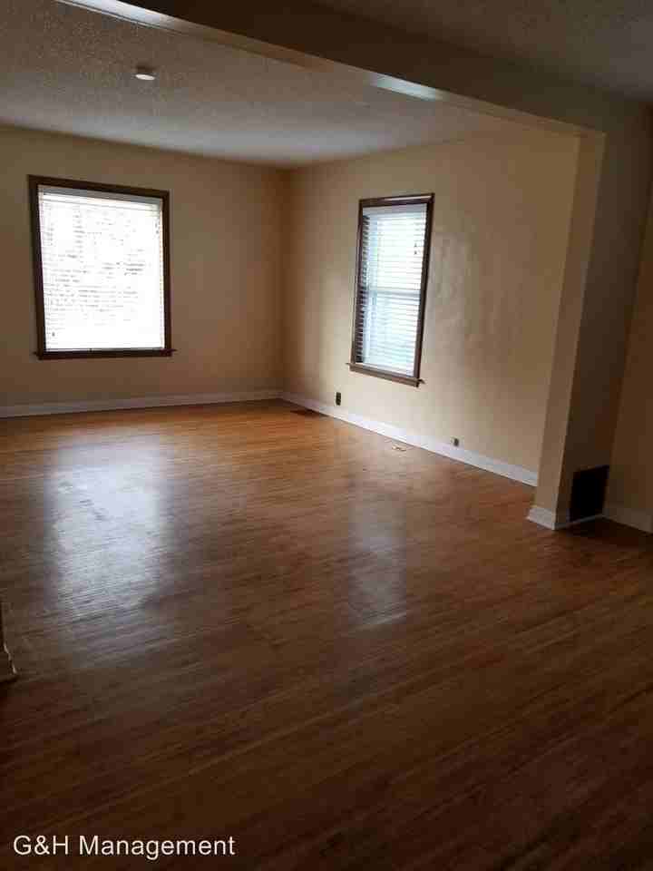 416 3rd St NE - Photo 3 of 5