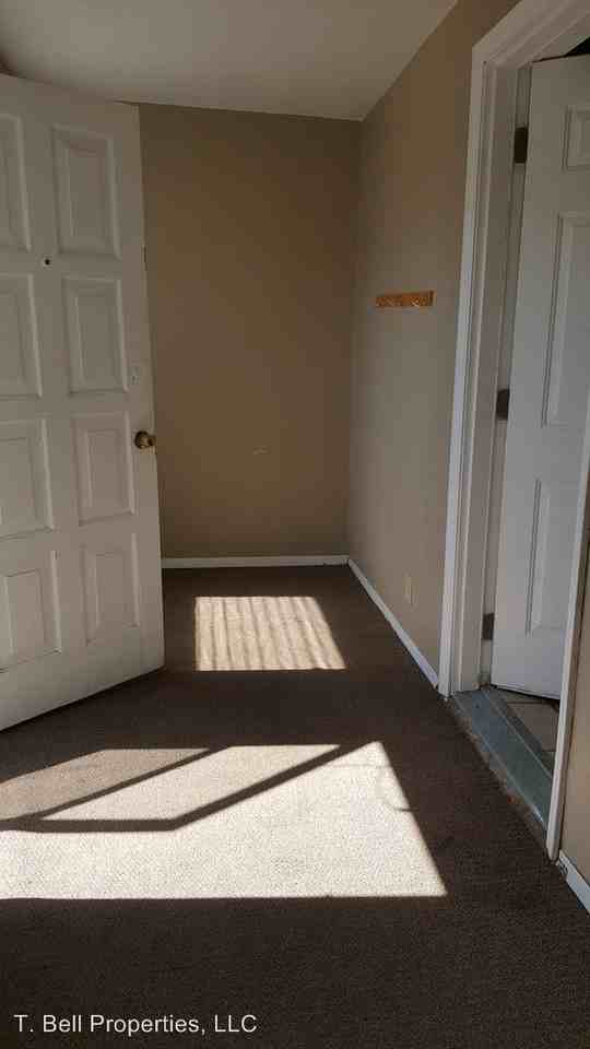 132 Brook St - Photo 2 of 16