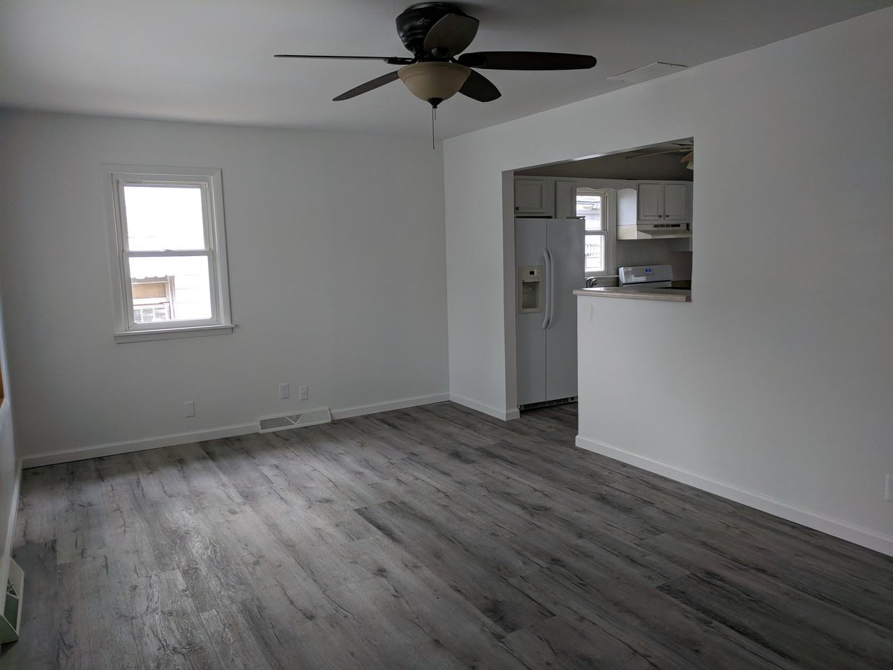 1764 W Packard St - Photo 2 of 10