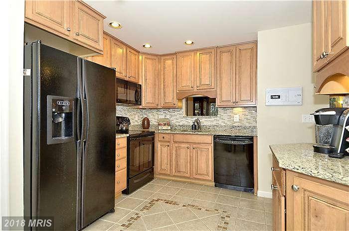 208 Hackley Ct - Photo 2 of 24