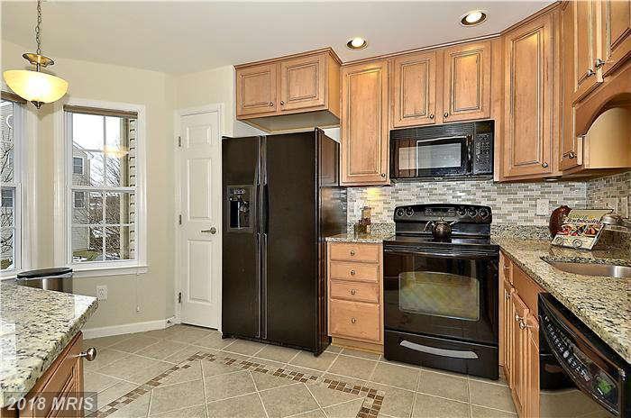 208 Hackley Ct - Photo 3 of 24