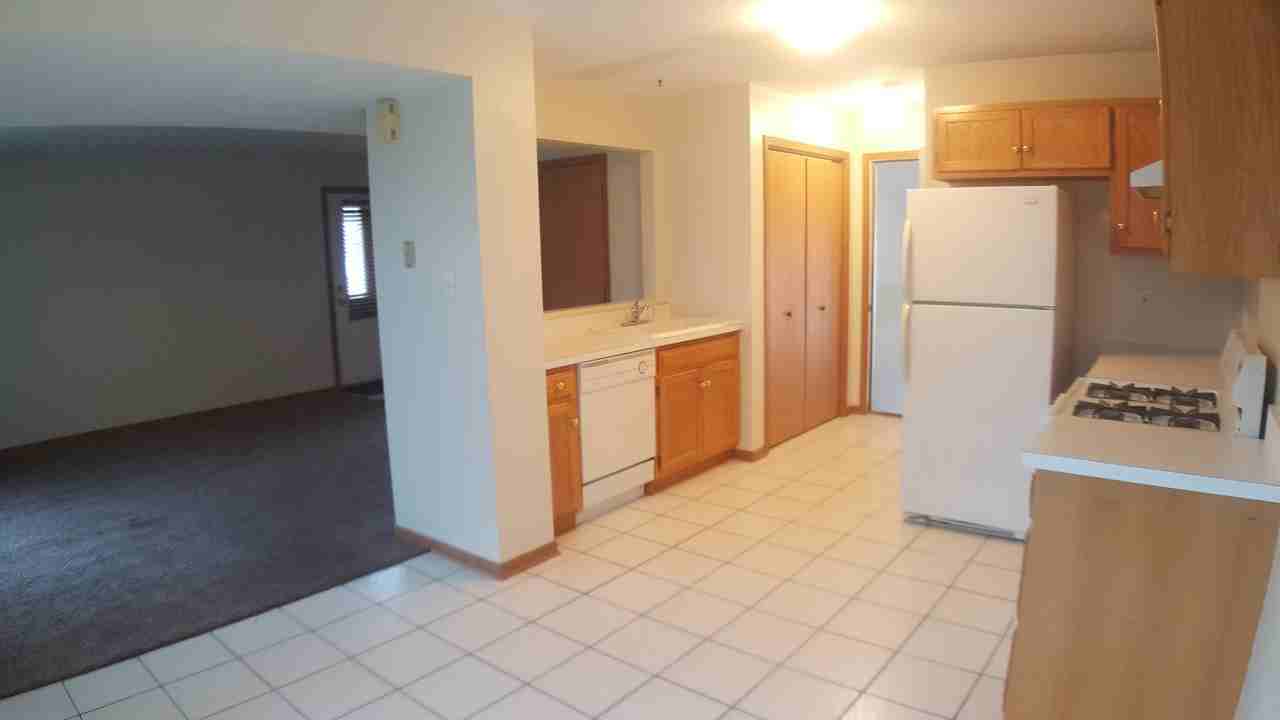 143 E Division St - Photo 2 of 8