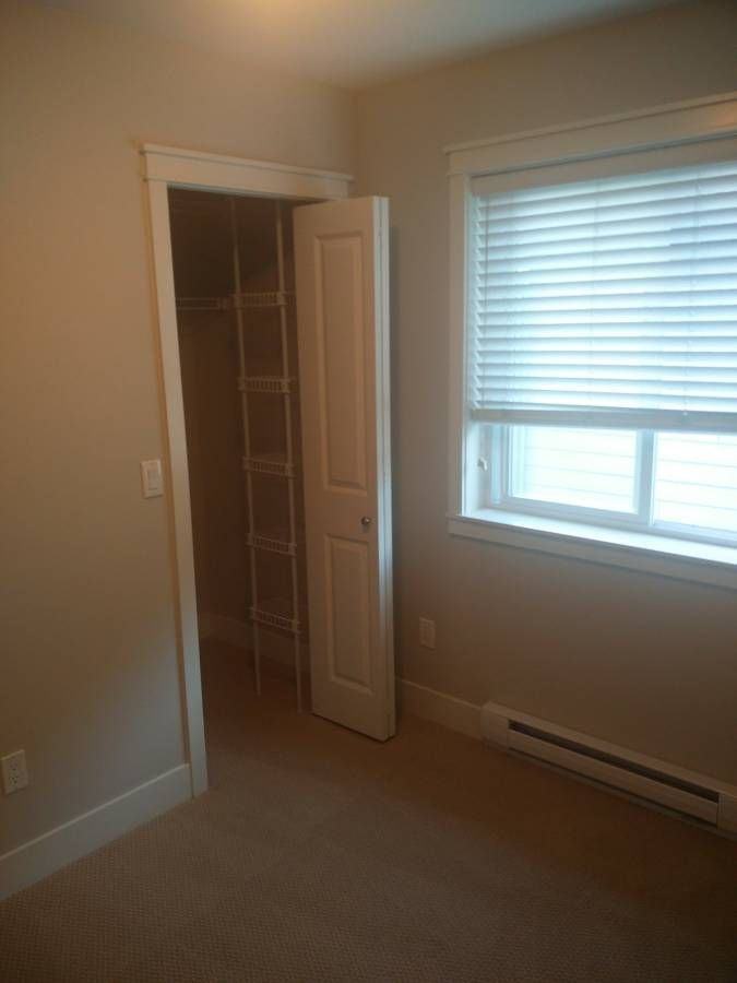 82 172 St - Photo 2 of 4