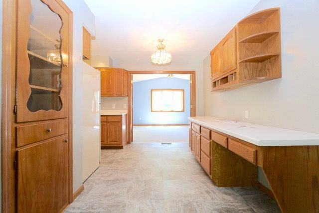 821 Westwood Dr - Photo 3 of 23