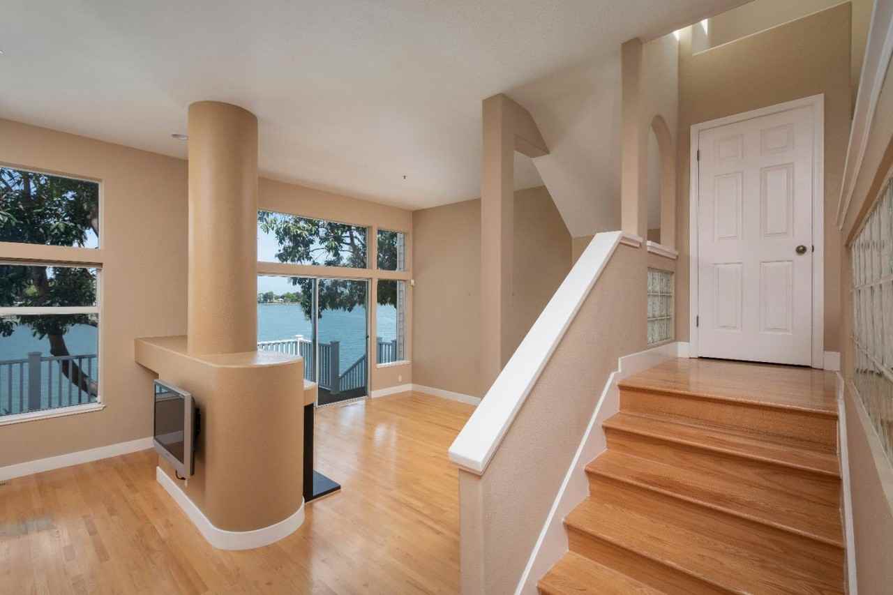 812 Constellation Ct - Photo 2 of 15