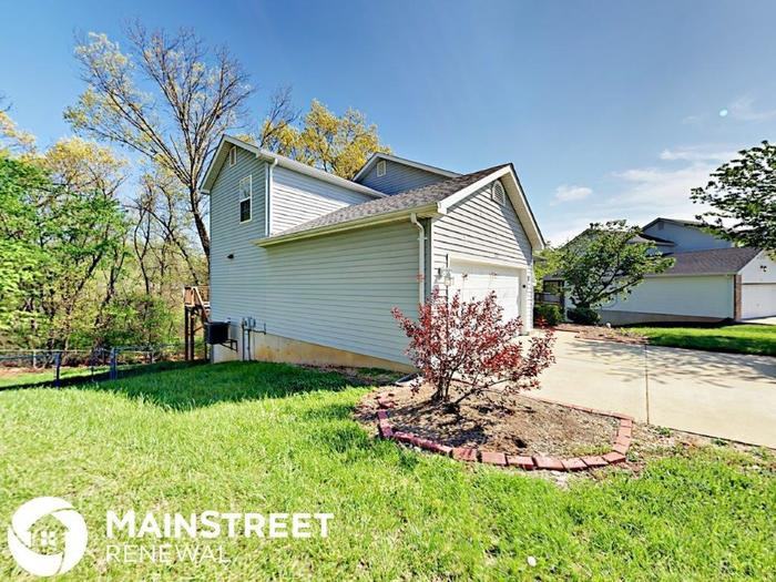 212 Lexington Ct - Photo 2 of 25