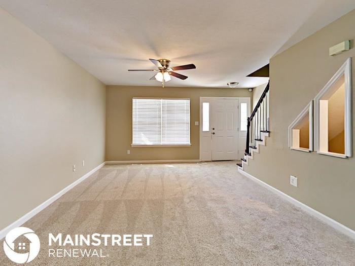 212 Lexington Ct - Photo 3 of 25