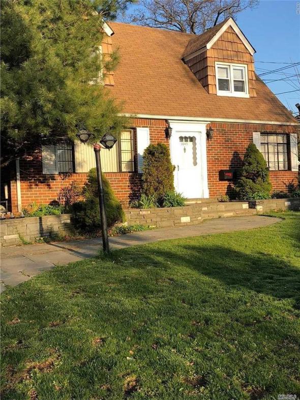 1045 ber Ave 1stFL, South Hempstead, NY 11550 3 Bedroom Apartment