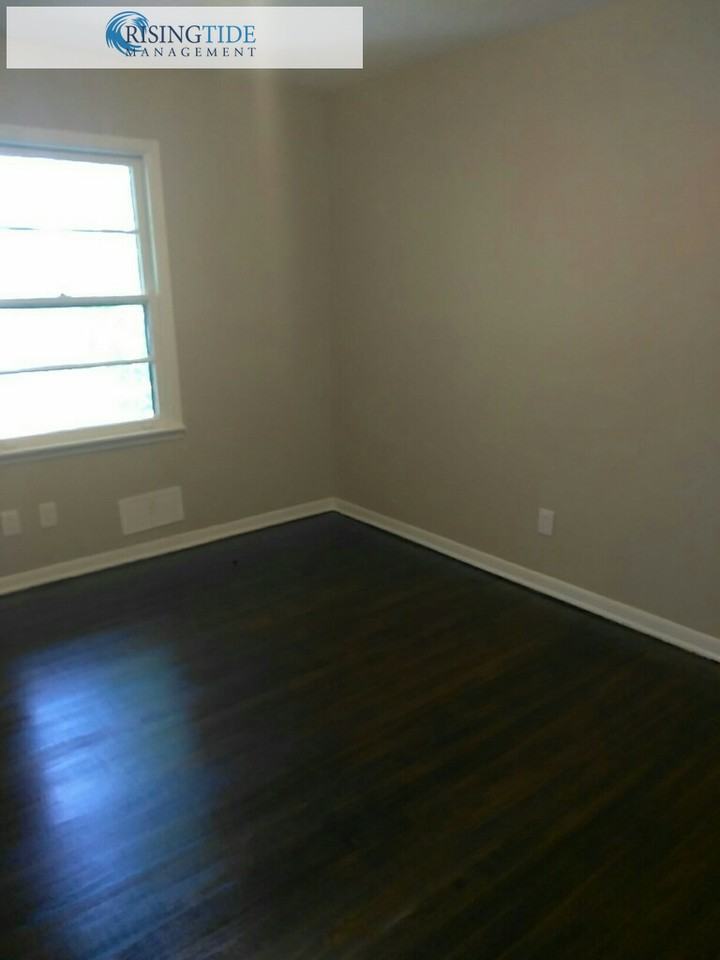 1854 Edgehill Drive - Photo 2 of 10