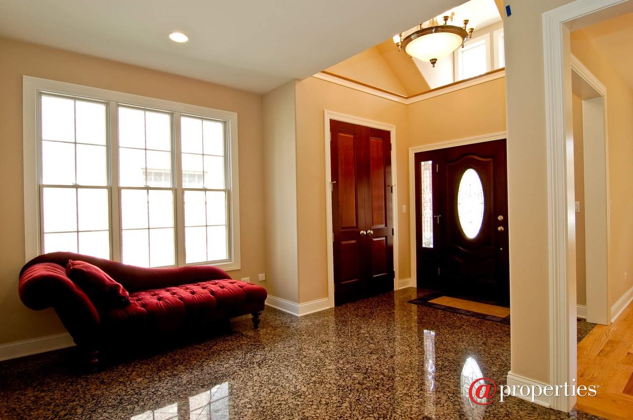 430 S Walnut St - Photo 2 of 14