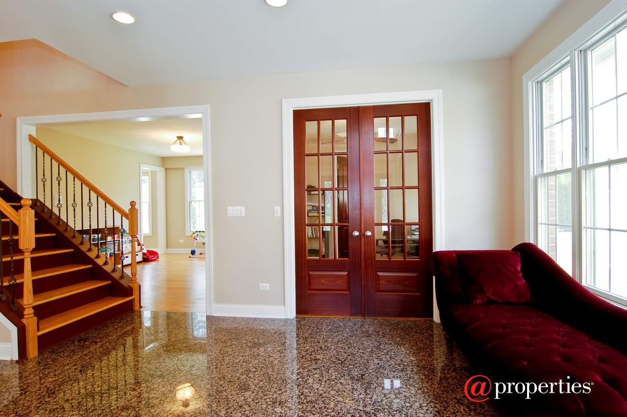 430 S Walnut St - Photo 3 of 14