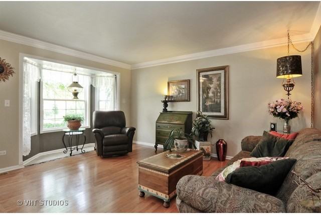 740 Horizon Ct - Photo 2 of 10