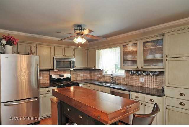 740 Horizon Ct - Photo 3 of 10