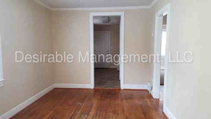 1307 34th St - Photo 2 of 12