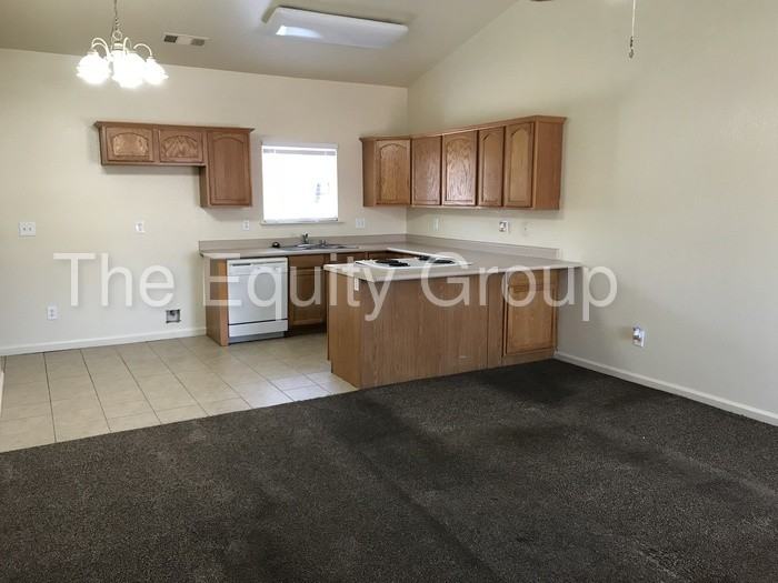 3002 S Sallee Ct - Photo 3 of 17