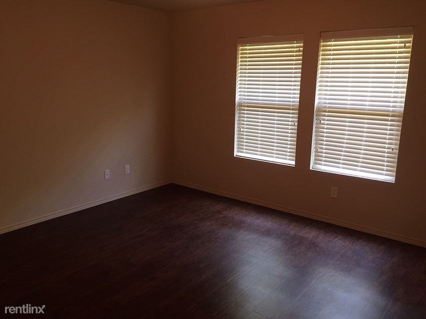 8219 Tesoro Hls - Photo 3 of 10