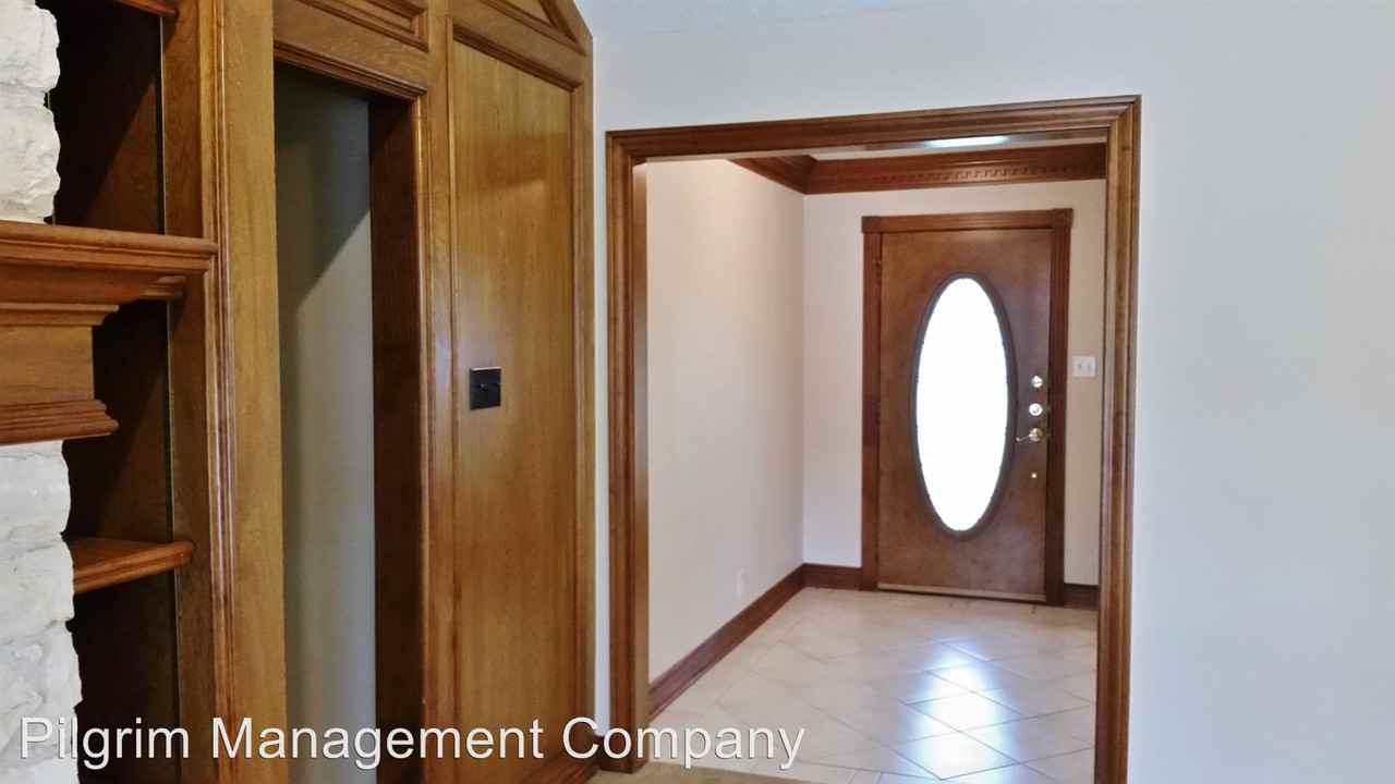 704 W Esparada Dr - Photo 3 of 31