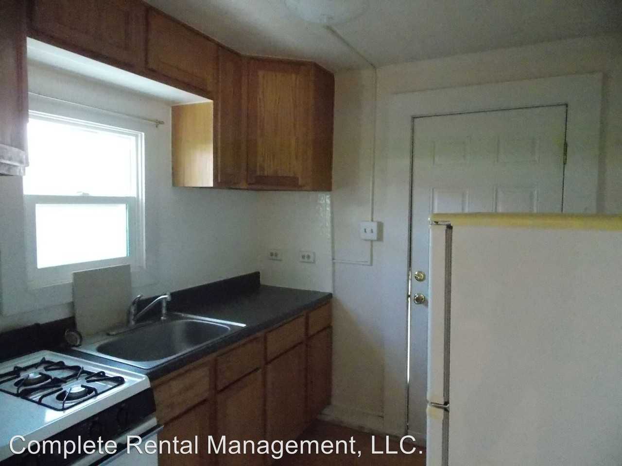 406 Scranton Ave - Photo 2 of 7