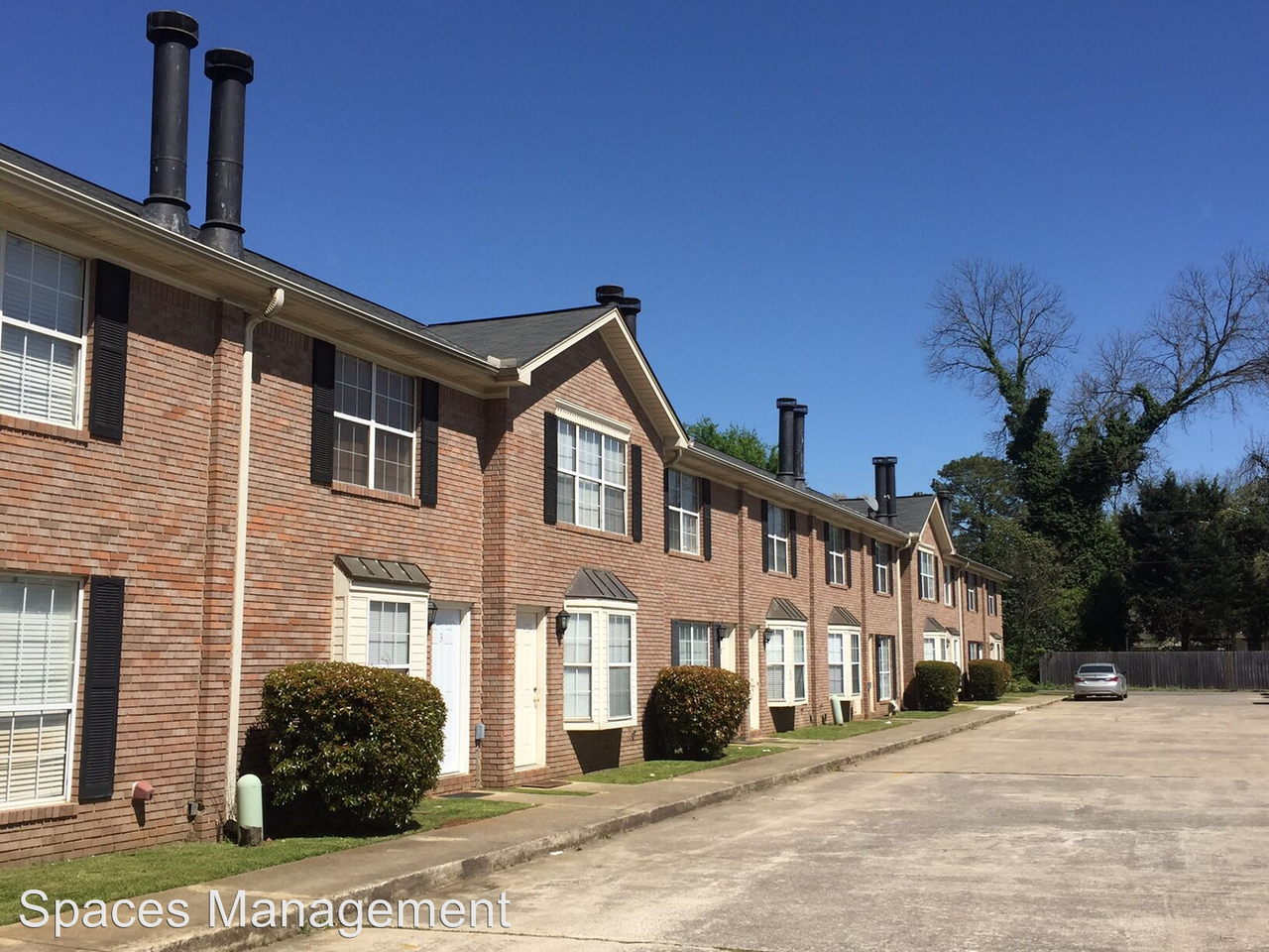 1605 Hackberry Ln - Photo 2 of 2