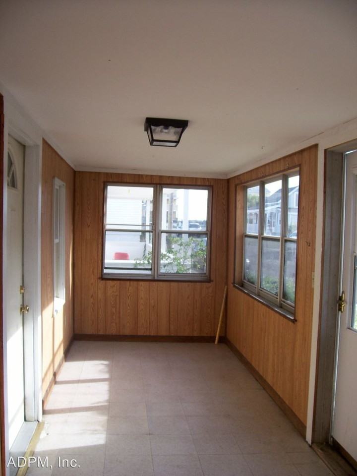 129 Railroad Ave - Photo 2 of 6