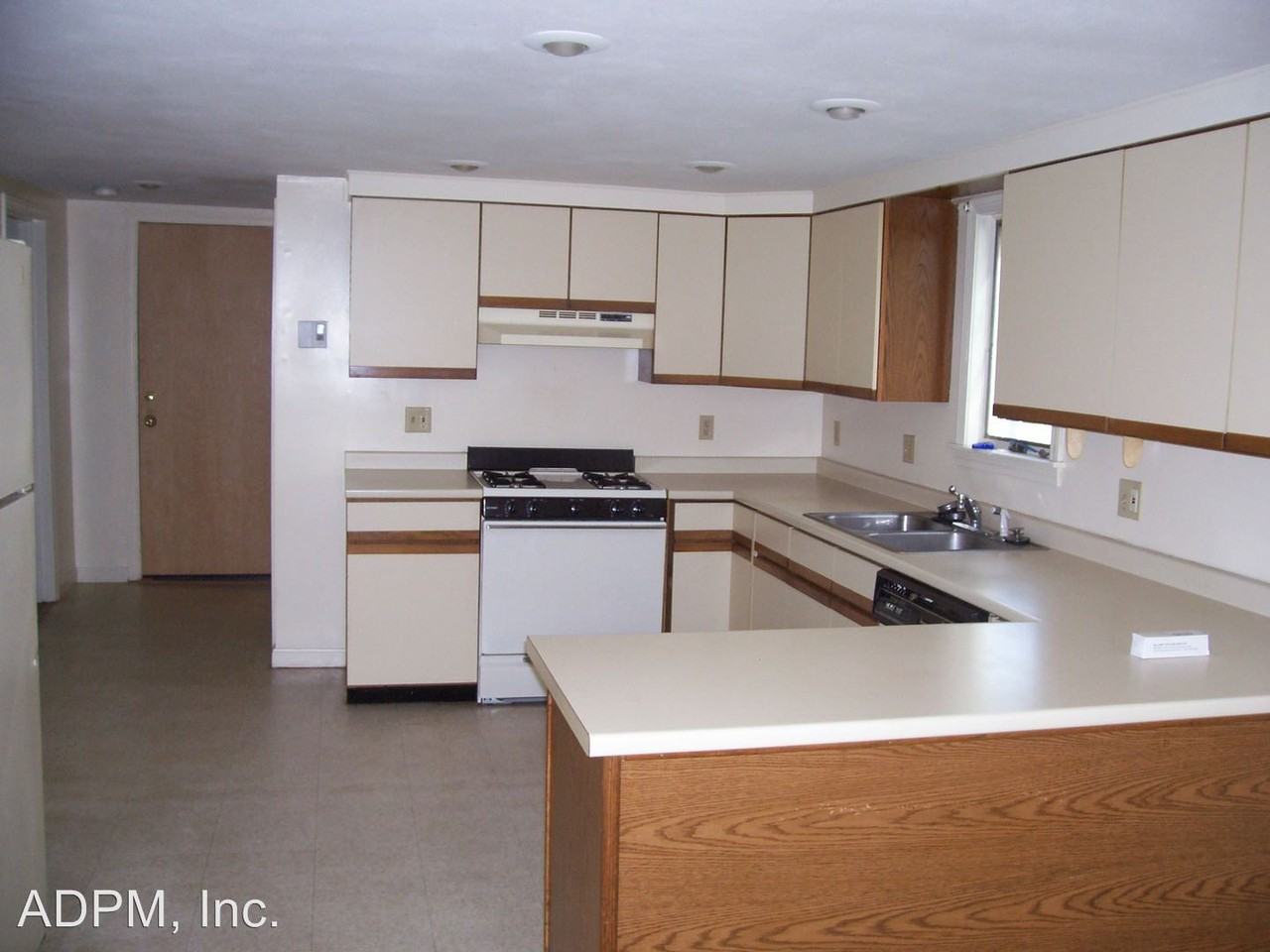 129 Railroad Ave - Photo 3 of 6