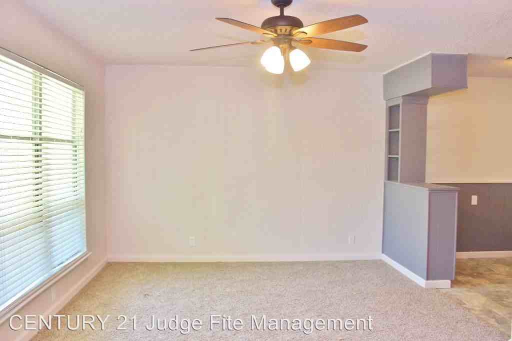 916 Ellis St - Photo 2 of 10