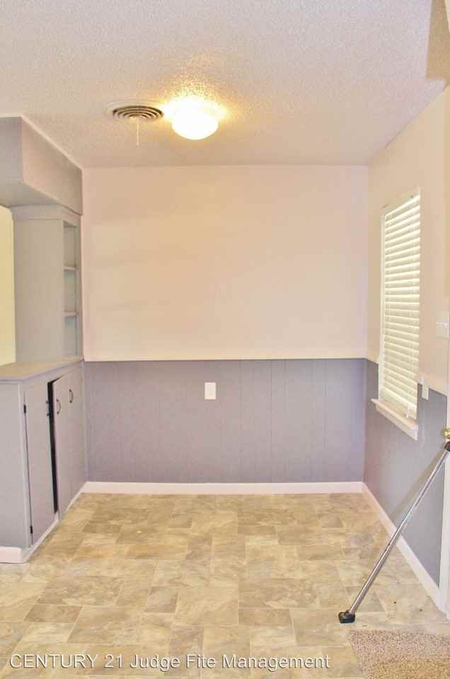 916 Ellis St - Photo 3 of 10