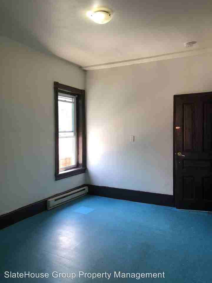 128-130 Elm St (E) - Photo 2 of 6