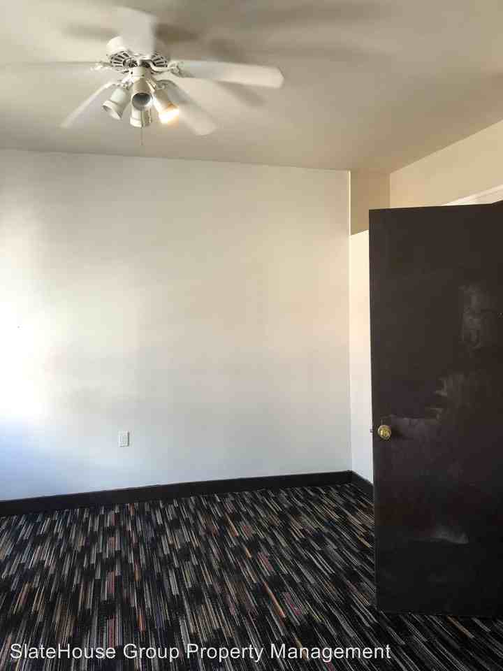 128-130 Elm St (E) - Photo 3 of 6