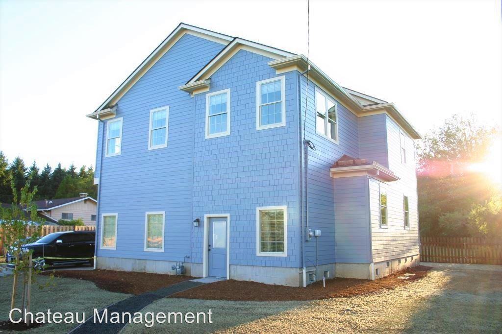 1040 SW Grove St - Photo 2 of 11