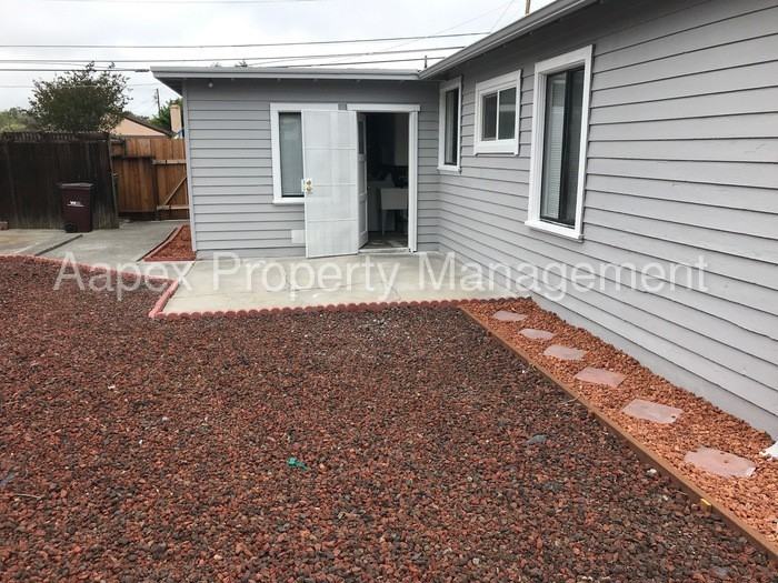 17216 Vía Alamitos - Photo 2 of 18