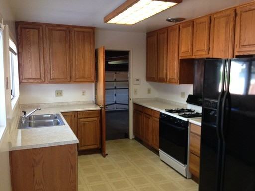 2461 Fleetwood Dr - Photo 3 of 16