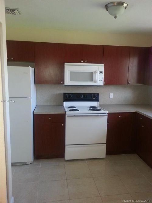 1275 Sussex Dr #109 - Photo 2 of 8