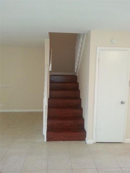 1275 Sussex Dr #109 - Photo 3 of 8