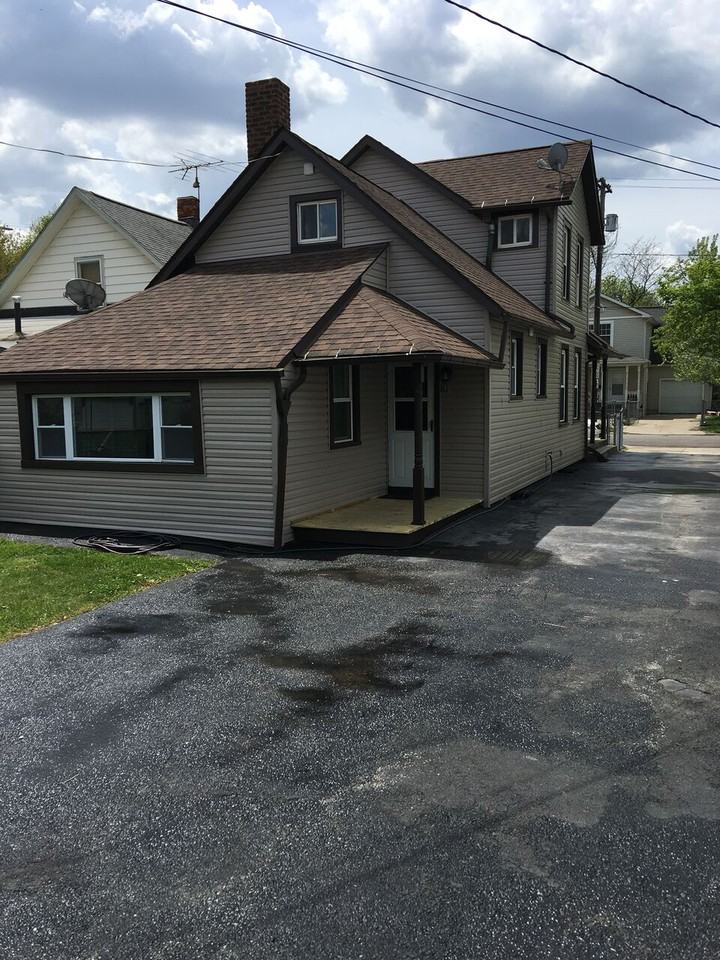 1883 W 57th St - Photo 3 of 20