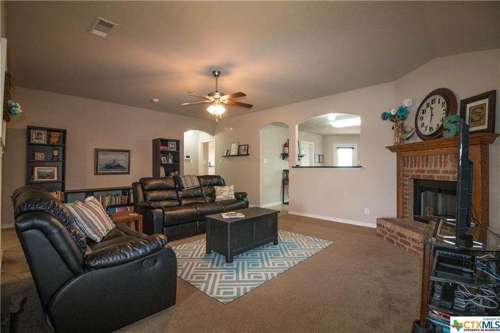 413 Bashaw Loop - Photo 2 of 13