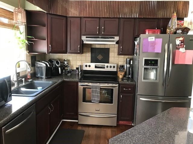 325 Forrest Dr - Photo 2 of 9