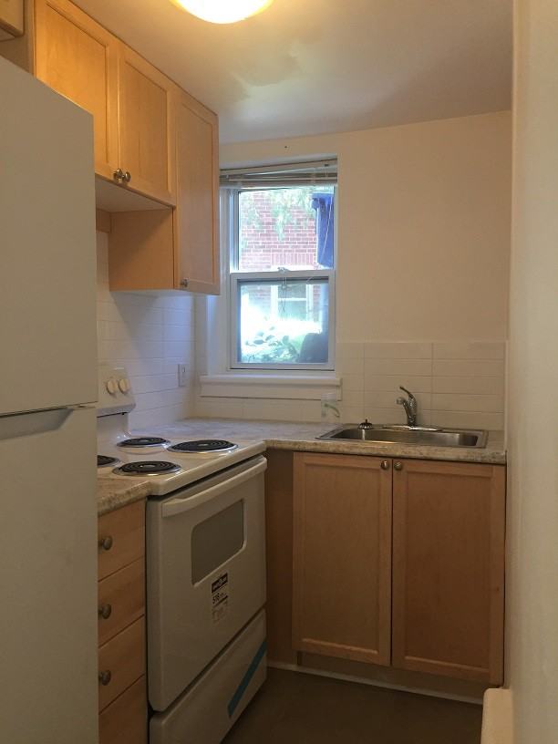 24 Chapleau Ave 6, Ottawa, ON K1M 1E2 2 Bedroom Apartment for 1,025