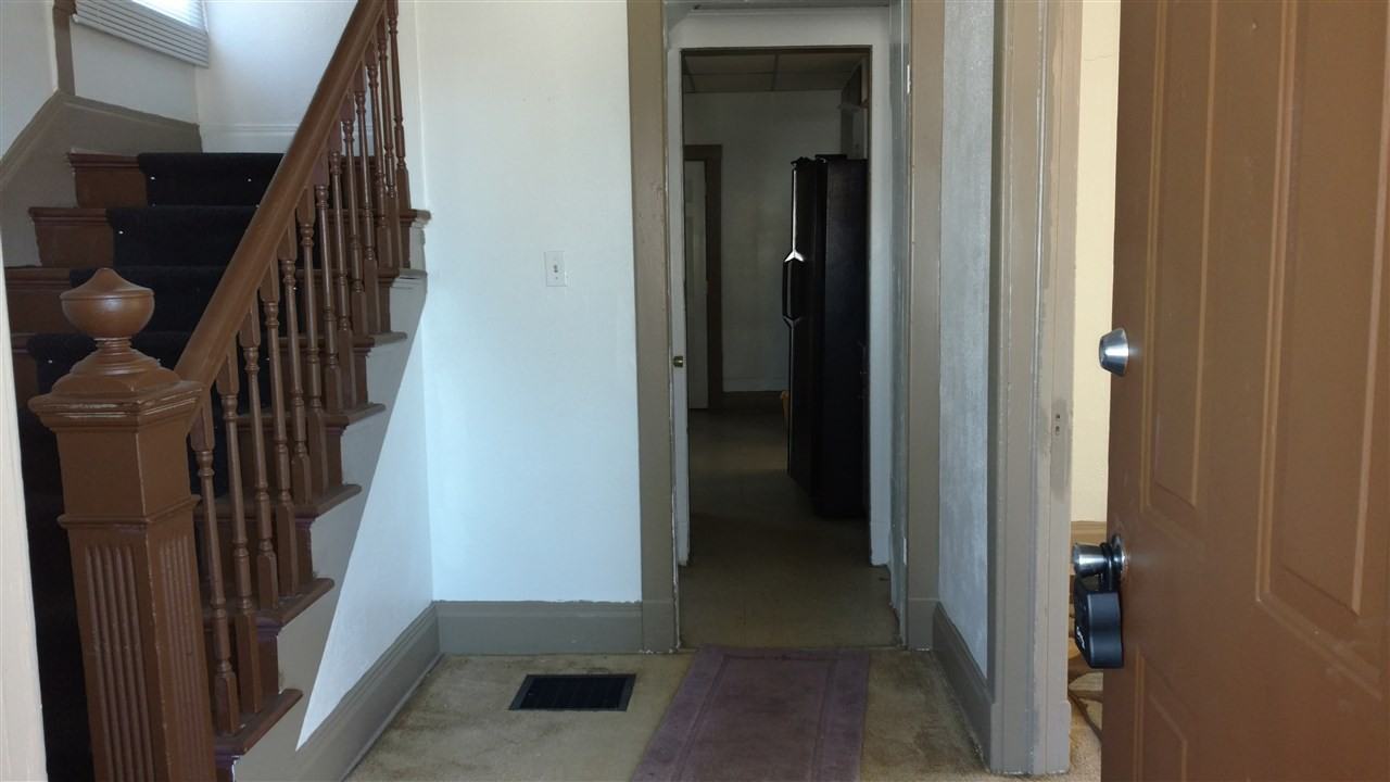 233 S Park Ave - Photo 3 of 13