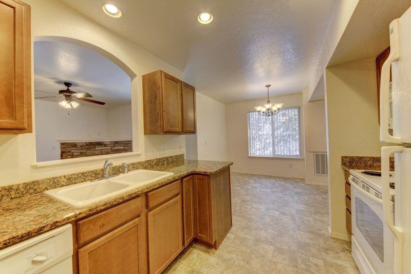 529 Lupine St - Photo 3 of 11