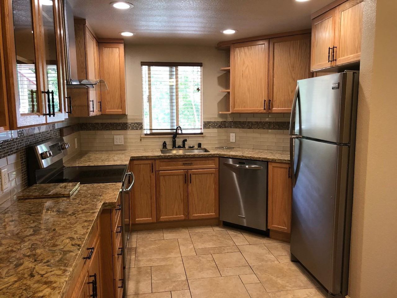 1098 Cedar Gables Dr - Photo 2 of 9