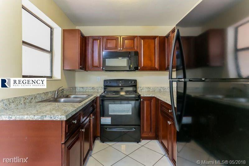 108 SW 24th Ave - Photo 3 of 10