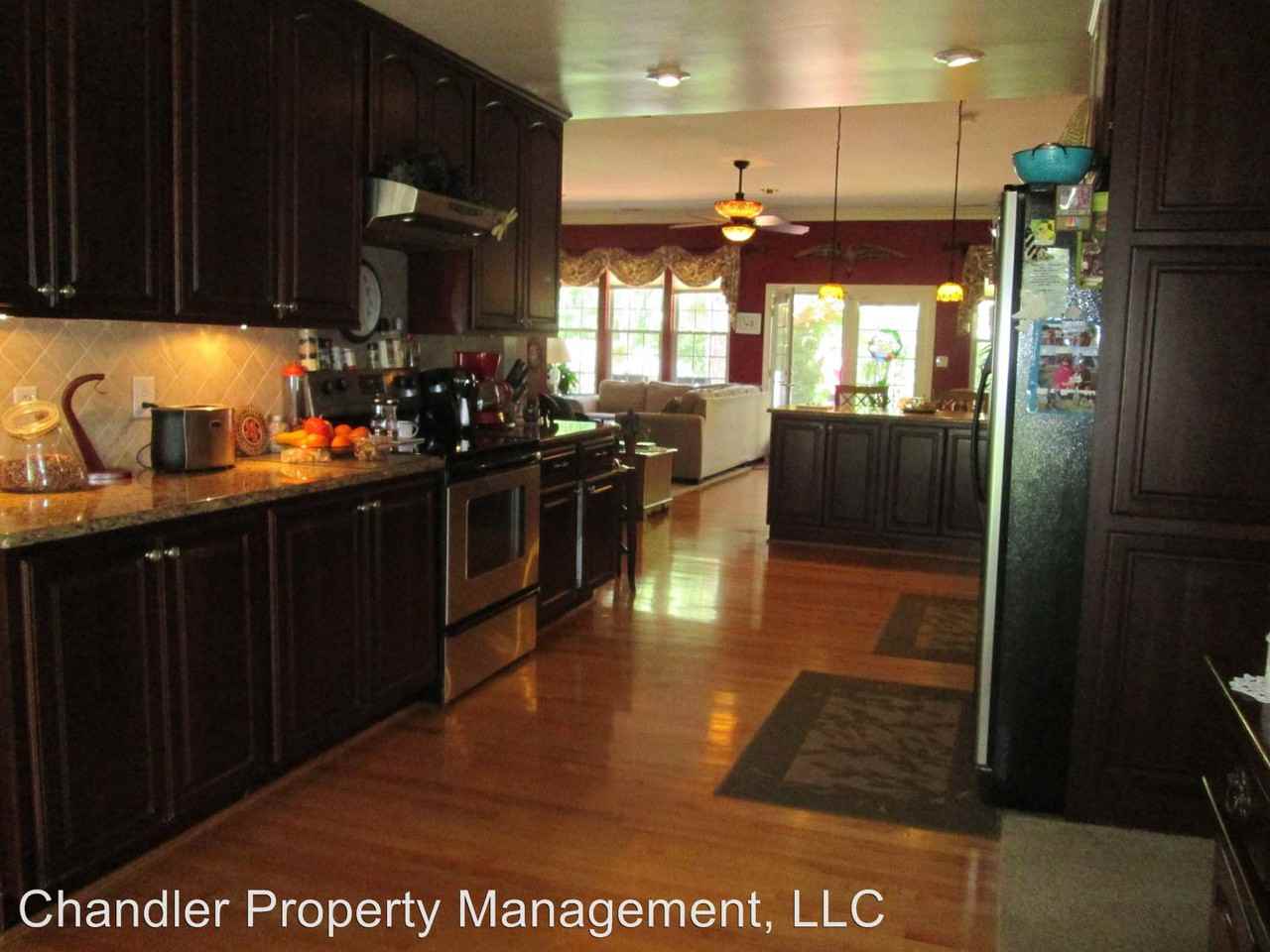 215 Sir Oliver Rd - Photo 2 of 14